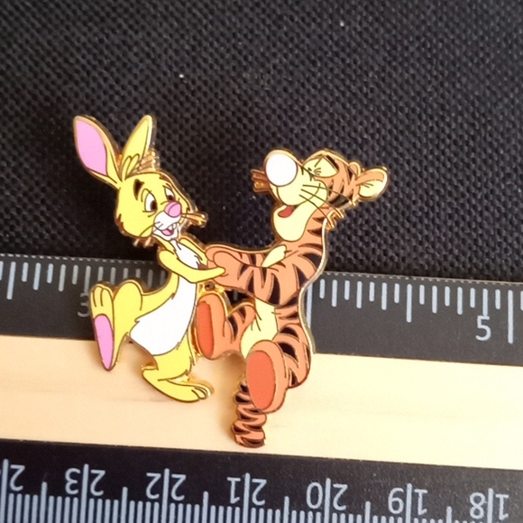 DISNEY TIGGER AND RABBIT DANCING PIN - Picture 3 of 4